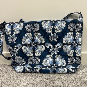 Vera Bradley Dive Floral Medallion Pattern Ultralight Hobo Shoulder CrossbodyBag